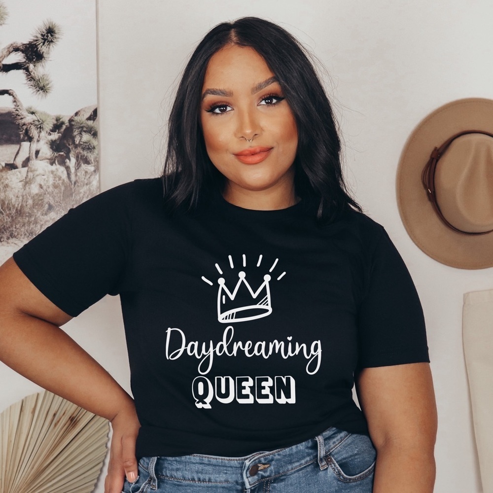 Stylish “Daydreaming Queen” Crew Neck Short Sleeve Tee Shirt